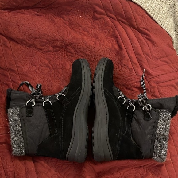 YUU ABALEE STYLE Black water resistant winter boots, women’s 8.5M suede leather - Picture 10 of 12